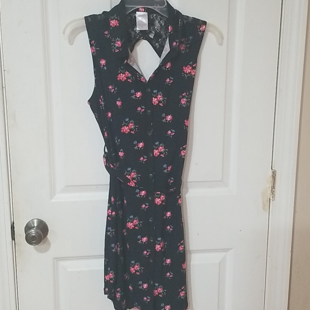 No Boundries Lace Detail Open Back NWT Floral Print Size M